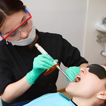 How to Manage Swelling After Tooth Extractions?